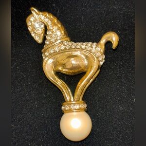 Elegant Gold Horse Brooch with Pearl Detail